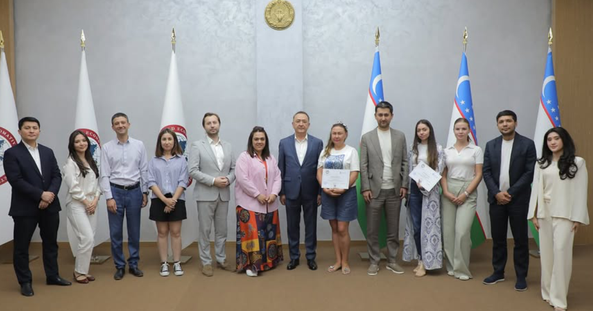 UWED and Senteo Celebrate Graduation of a New Mini MBA Cohort in the Digital Age